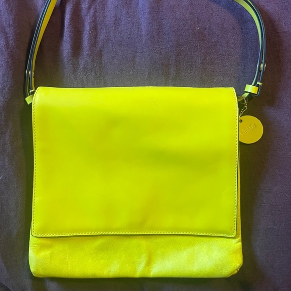Fun Yellow Leather Kate Spade Saturday bag with adjustable strap - Picture 1 of 9